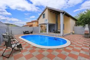 Holiday Home Lucija - Nadin