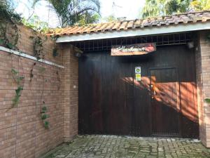 Lindo e aconchegante chalé com piscina, lareira e churrasqueira