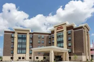 Hampton Inn & Suites Burlington - 马科姆