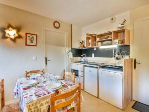 Appartement T2 idéalement situé entre les télécabines Mont Chéry et Chavannes, au cœur des Gets - FR-1-685-49