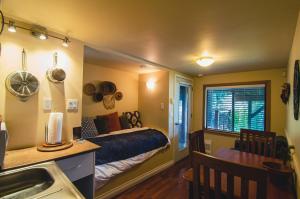 The Fraser Rivers Edge B&B Lodge