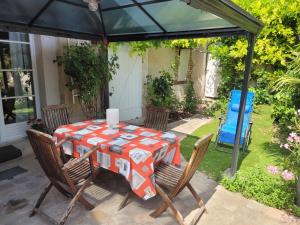 Maisons de vacances Gite de la tour de Loire - 65 m2 au pied d'une tour de gue du 17eme siecle : photos des chambres