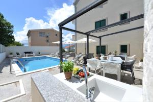 Apartments Villa Tećo mit Pool