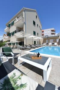 Apartments Villa Tećo mit Pool