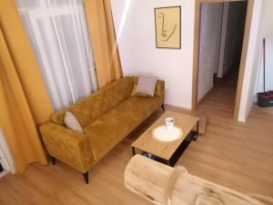 4 apartmens private pool 20people max 