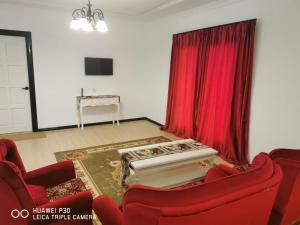 Hounon White Chimney Cottage-4 Bedrooms