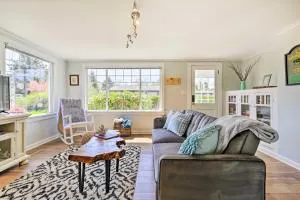 Salty Dog Cottage in Netarts with Deck - Netarts