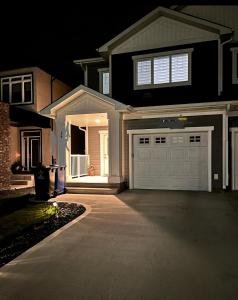 Cozy Private 1 bedroom basement suite - free parking and free Wifi