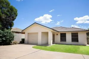 Lovely 3 Bed, 2 Bath in the City Centre! - North Wagga
