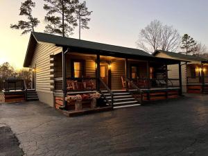 The Horse Cabin at Natural State Cabins