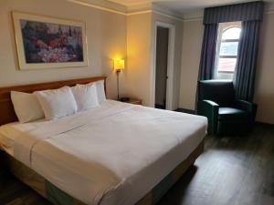 Deluxe King Suite - Non-Smoking room in La Quinta Inn by Wyndham Farmington