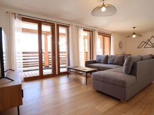 Appartement raffiné en plein centre avec 3 chambres, balcon, terrasse, parking et wifi - FR-1-623-334