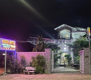 QUEEN HOTEL Khách sạn QUEEN