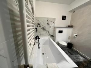 Deluxe King Room room in Podu' cu Lanturi