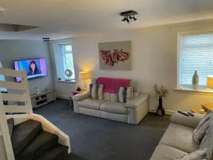 Rural Chapel Cottage near airport bar & hot tub - Newmachar