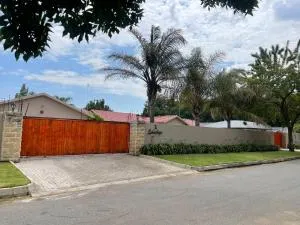 3 Schnehage Guesthouse - Hoopstad