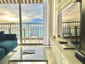 SEAVIEWS BY JENNI MENTON, LA SUITE, Superbe Front de mer, top emplacement avec terrasse et parking!