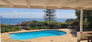 Neptunes Seat - Garden Paradise with Ocean Views