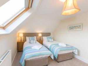 Rose Cottage with Hot Tub