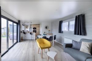 Chalet neuf pour 8 dans une résidence avec piscine