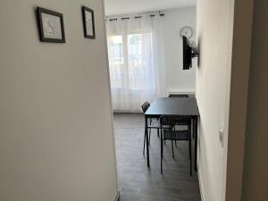 Appartements CENTRE VILLE - WIFI FIBRE GRATUIT - JERGWELOH - LE ROMAIN : photos des chambres