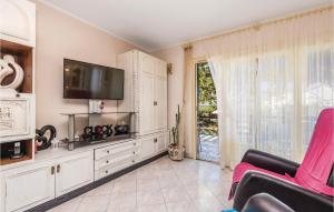 Awesome Home In Kastav With 3 Bedrooms, Jacuzzi And Wifi