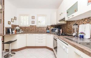 Awesome Home In Kastav With 3 Bedrooms, Jacuzzi And Wifi