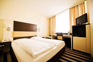 Small Double Room room in Bristol Hotel