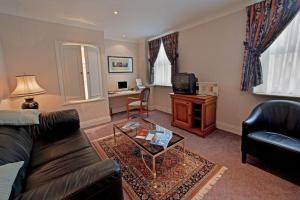 Suite room in Regency Hotel