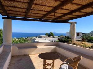 House Il Mandarino, terrace overlooking the sea