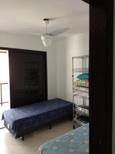 Moderno Apartamento na Enseada com Wi-Fi e Vista Espetacular - Para Família e Home Office - 200m da praia