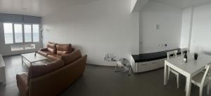 No. 4- Two Bedroom Apartment with Sea View room in Edificio Playa Chica