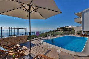 Charmy Villa Hill with Pool