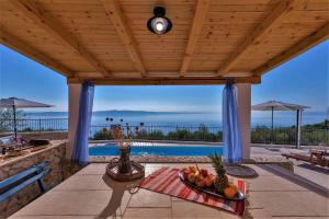 Charmy Villa Hill with Pool