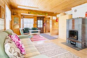 Countryside riverside cabin for both winter and summer