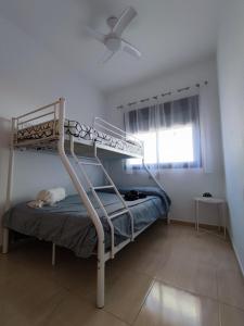 Apartamento con patio, piscina y parking privado