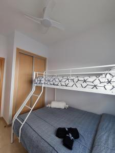Apartamento con patio, piscina y parking privado