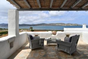 SUNRAY Paros Beach front 2 bedroom house next to kite sports - 4hvězdičkové hotely ve městě Kampos