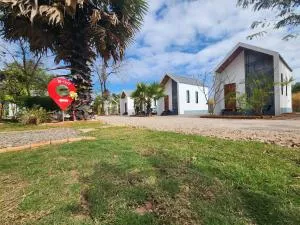 บ้านมีกิน ณ บึงโขงหลง - Ban Na Ta Kai