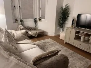 Gorgeous 2 floor 3 bed Apartment - 圣伦纳兹