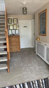 Ramsey House - Luxury Licensed B&B - Parking and Guest Lounge