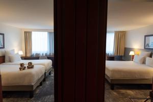 Hotels Mercure Paris Gare Montparnasse TGV : Chambre Familiale avec 1 Lit Double et 2 Lits Simples