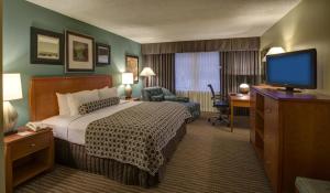 King Room - Non-Smoking room in The Rockville Hotel a Ramada by Wyndham