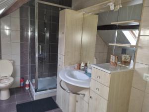 Maisons d'hotes ETAGES PRIVEE POUR 4 PERSONNES 2 CHAMBRES ET 1 SALE DE BAIN i : photos des chambres