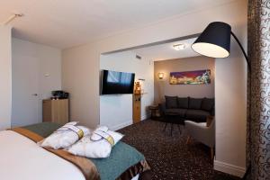 Hotels Mercure Lyon Charbonnieres : Chambre Double Privilège avec Canapé-lit - Non remboursable