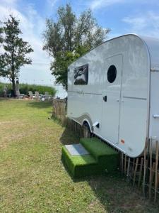 Wohnwagen Beachy direkt am Achterwasser
