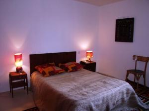 Maisons de vacances Maison mitoyenne 3 ch. avec jardin, terrasse et poele a bois, proche du port de Sauzon, animaux OK - FR-1-418-160 : photos des chambres