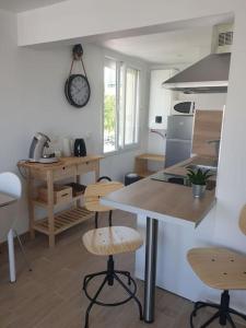 Studio refait à neuf Ave St Maurice