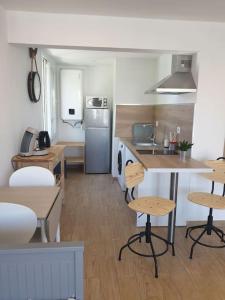 Studio refait à neuf Ave St Maurice