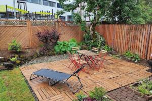 Icelandic Art Garden Villa w. parking in centre city